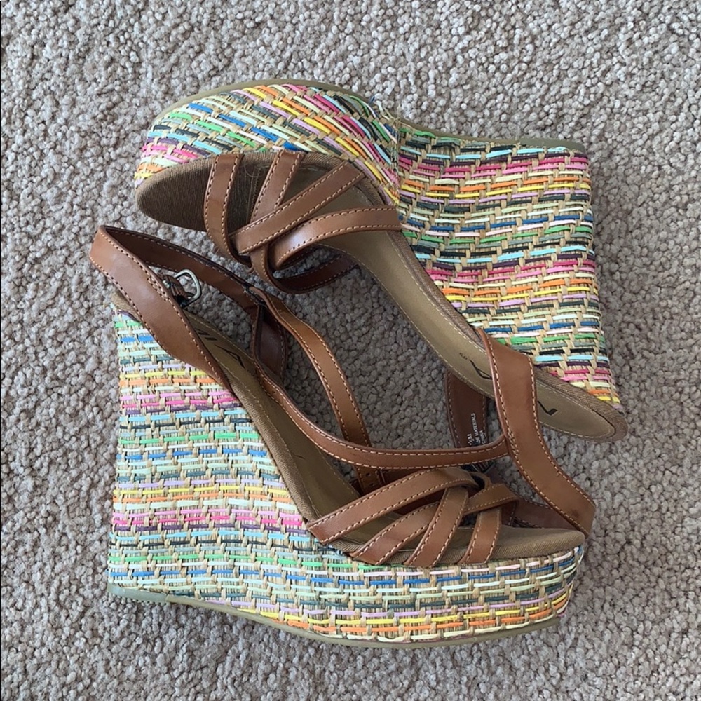 Beautiful 7.5 Mia wedges